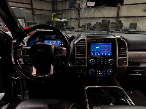 Used 2020 Ford F350 Platinum w/ Tremor Off-Road Package image 31