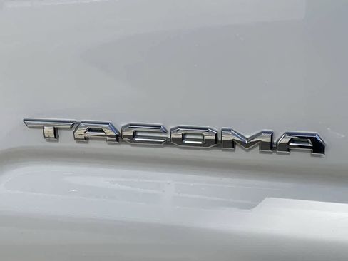 Used 2021 Toyota Tacoma TRD Sport AWD/4WD image 11