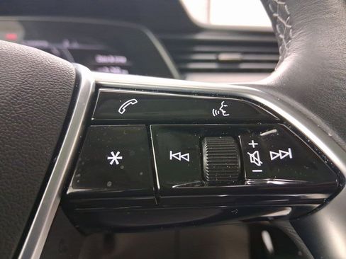 Used 2024 Audi Q8 e-tron Premium Plus w/ Premium Plus Package image 19