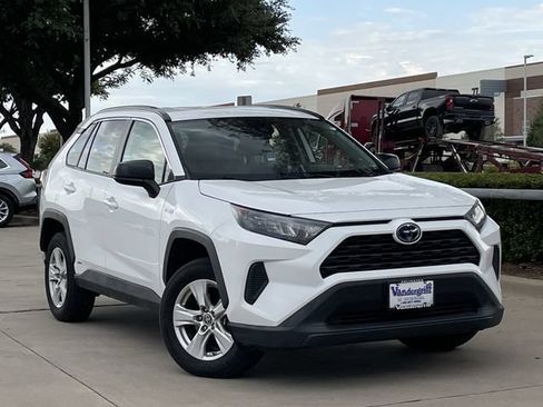 Used 2021 Toyota RAV4 LE AWD/4WD image 2
