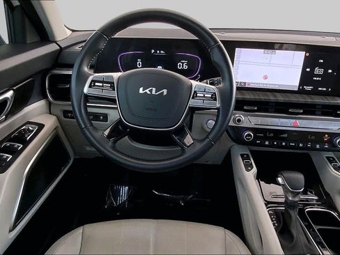 Used 2023 Kia Telluride EX w/ EX Captain's Chair Package FWD image 6