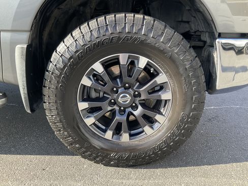 Used 2017 Nissan Titan SL w/ Off-Road Package AWD/4WD image 12