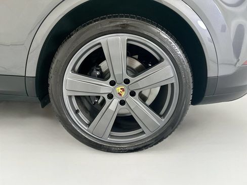 Used 2024 Porsche Cayenne AWD/4WD image 30