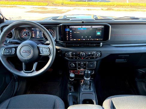 Used 2024 Jeep Wrangler Unlimited Rubicon image 4