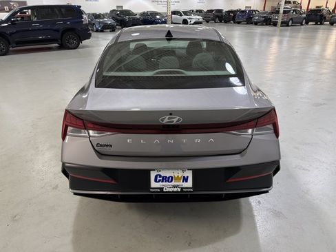 Used 2024 Hyundai Elantra SEL w/ Convenience Package FWD image 8