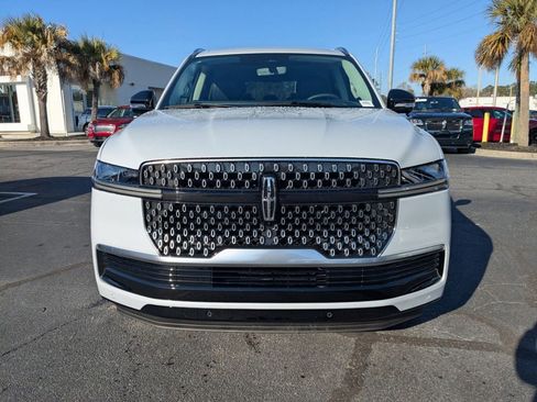New 2026 Lincoln Navigator Reserve image 9