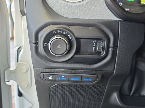 Used 2024 Jeep Wrangler Unlimited Sahara AWD/4WD image 27