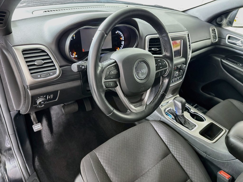 Used 2021 Jeep Grand Cherokee Laredo AWD/4WD image 17