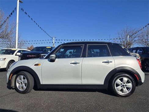 Used 2015 MINI Cooper 4-Door Hardtop image 7