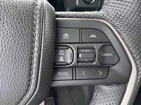 Used 2025 Toyota Tacoma Limited AWD/4WD image 21