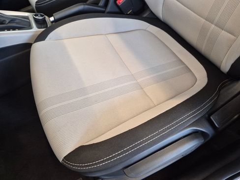 Used 2025 Hyundai Venue SEL FWD image 14