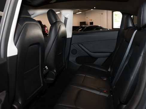 Used 2023 Tesla Model Y Long Range image 12