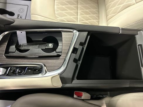 Used 2023 Buick Enclave Avenir w/ Avenir Technology Package AWD/4WD image 21