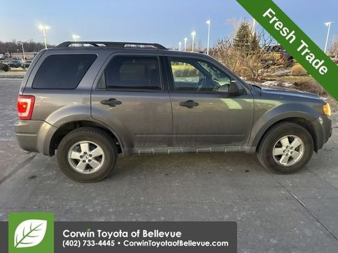 Used 2010 Ford Escape XLT image 2