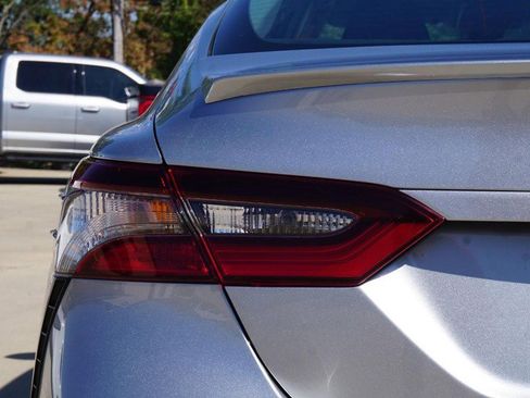 Used 2022 Toyota Camry SE image 16