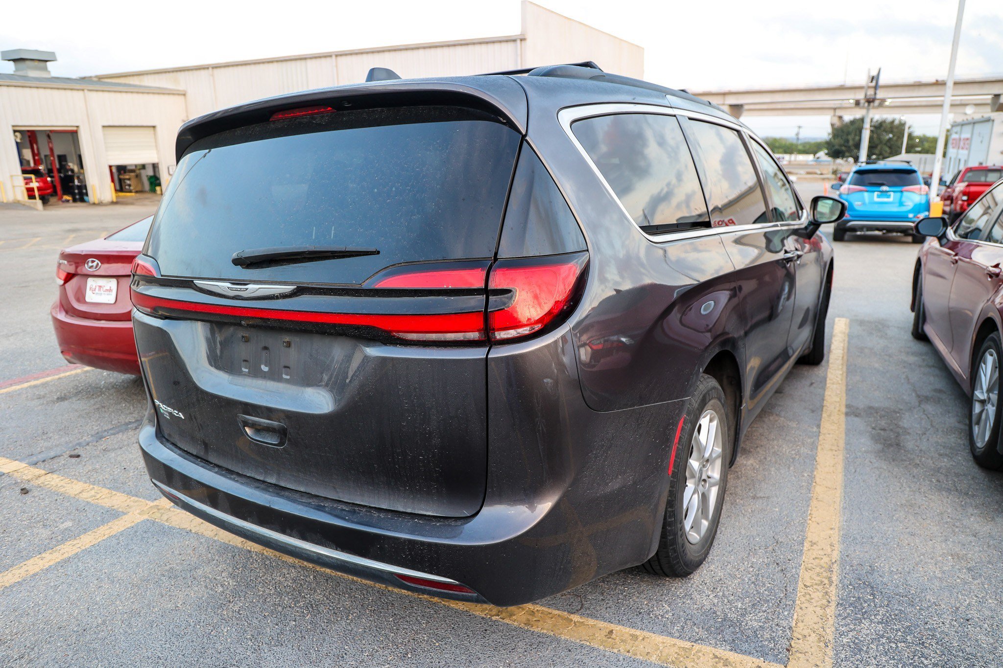 Used 2022 Chrysler Pacifica Touring-L FWD image 8