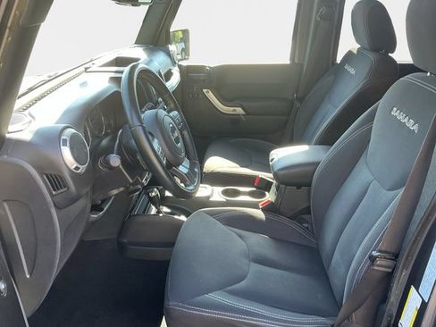 Used 2018 Jeep Wrangler Unlimited Sahara w/ Connectivity Group AWD/4WD image 10