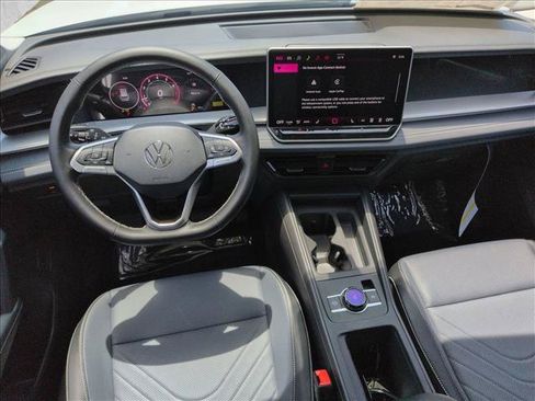 New 2026 Volkswagen Tiguan SE FWD image 15