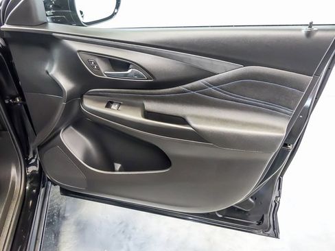 Certified 2025 Buick Envista Sport Touring image 29