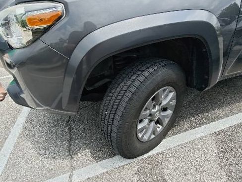 Used 2018 Toyota Tacoma SR5 RWD image 7
