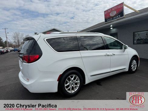 Used 2020 Chrysler Pacifica Touring-L image 3