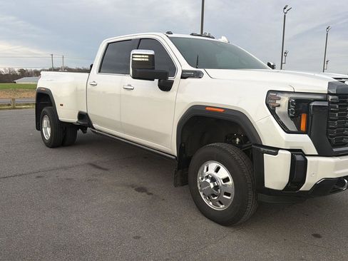 Used 2024 GMC Sierra 3500 Denali Ultimate image 18