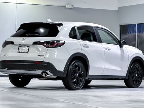 Used 2025 Honda HR-V Sport image 9