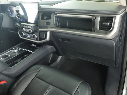 Certified 2024 Ford Expedition XLT image 20