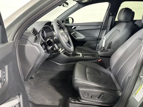 Used 2025 Audi Q3 2.0T Premium image 11