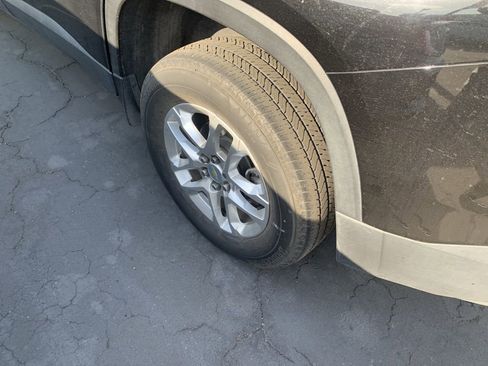 Used 2023 Chevrolet Traverse LS image 8