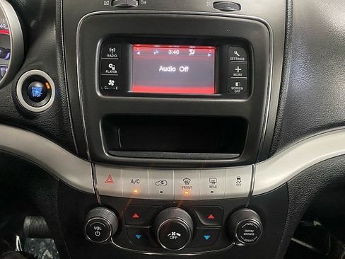 Used 2017 Dodge Journey SE w/ Flexible Seating Group image 19