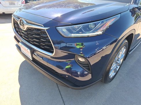 Used 2023 Toyota Highlander Limited FWD image 10