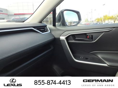 Used 2025 Toyota RAV4 LE AWD/4WD image 23