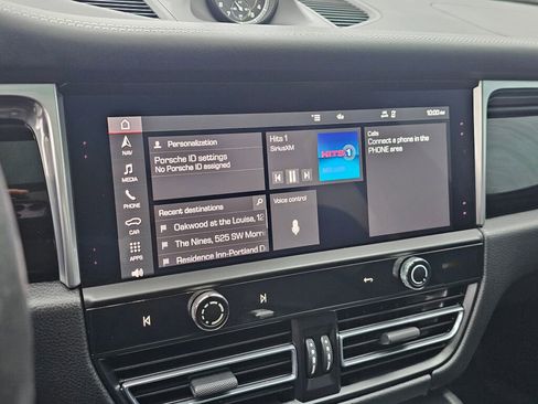 Used 2023 Porsche Macan image 32