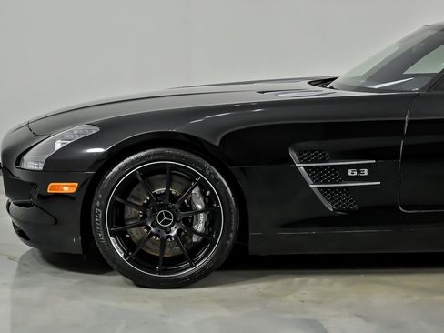 Used 2012 Mercedes-Benz SLS AMG Coupe image 8