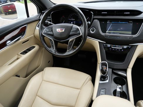 Used 2019 Cadillac XT5 Luxury AWD/4WD image 9