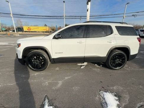 Used 2023 GMC Acadia SLT w/ Elevation Edition image 5