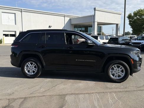 Used 2025 Jeep Grand Cherokee Laredo w/ Luxury Tech Group I RWD image 13