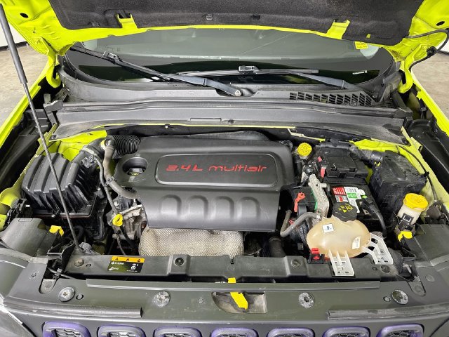 Used 2017 Jeep Renegade Latitude w/ Popular Equipment Group FWD image 32