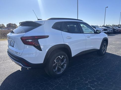 New 2026 Chevrolet Trax LT w/ Driver Confidence Package image 5
