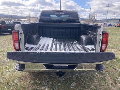 New 2026 GMC Sierra 1500 SLE image 11