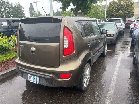 Used 2013 Kia Soul + FWD image 4