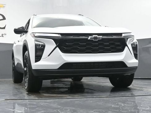 New 2026 Chevrolet Trax LT w/ Driver Confidence Package FWD image 3