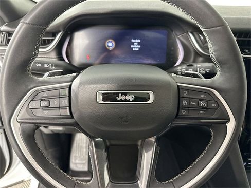 Used 2023 Jeep Grand Cherokee L Laredo image 21