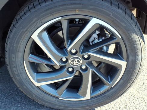 Used 2022 Toyota C-HR Limited FWD image 11