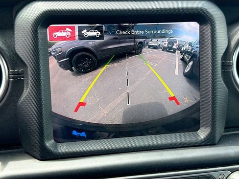Used 2023 Jeep Wrangler Unlimited Sahara w/ Cold Weather Group AWD/4WD image 15