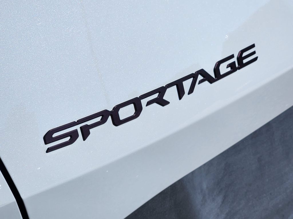 Certified 2025 Kia Sportage X-Line w/ Premium Package AWD/4WD image 11