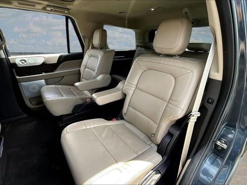 Used 2022 Lincoln Navigator Reserve AWD/4WD image 22
