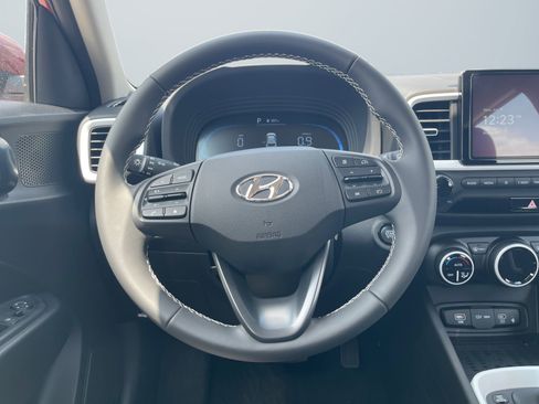 New 2025 Hyundai Venue Limited image 13