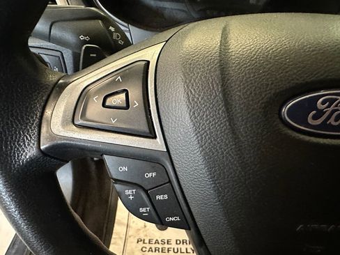 Used 2018 Ford Fusion SE w/ Fusion SE Technology Package FWD image 11